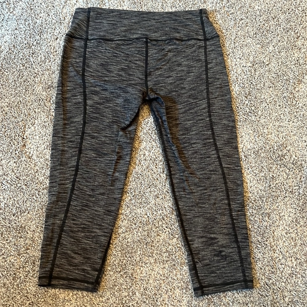 Victoria’s Secret knockout large workout Capri grey and black - Picture 3 of 3